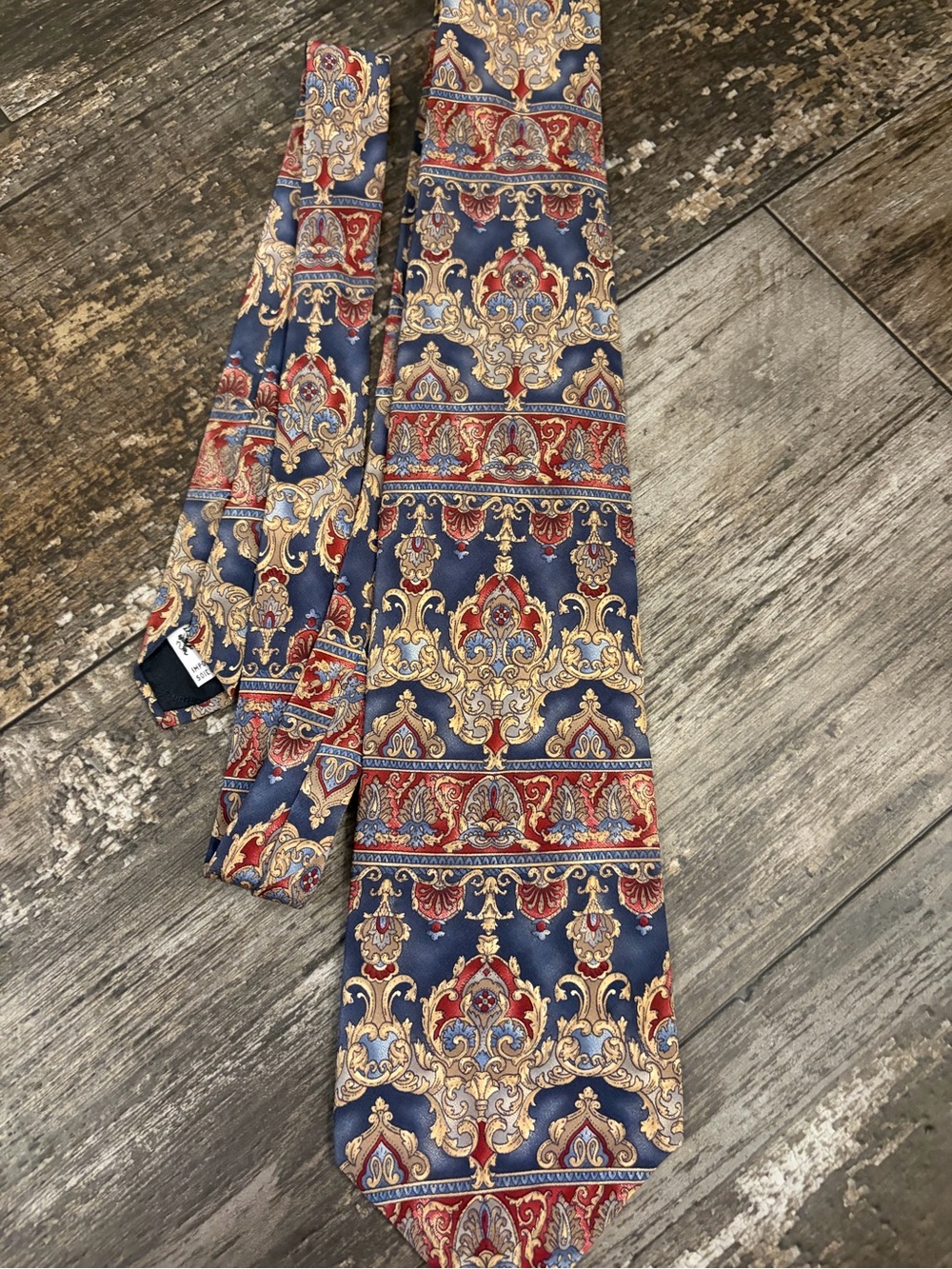 The Met Museum 100% Silk Classic Baroque Medallion Tie in Navy, Red & Gold EUC